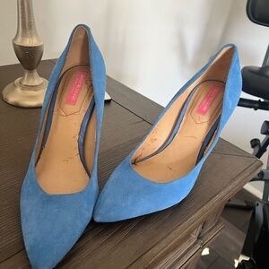 Isaac Mizrahi suede blue pump